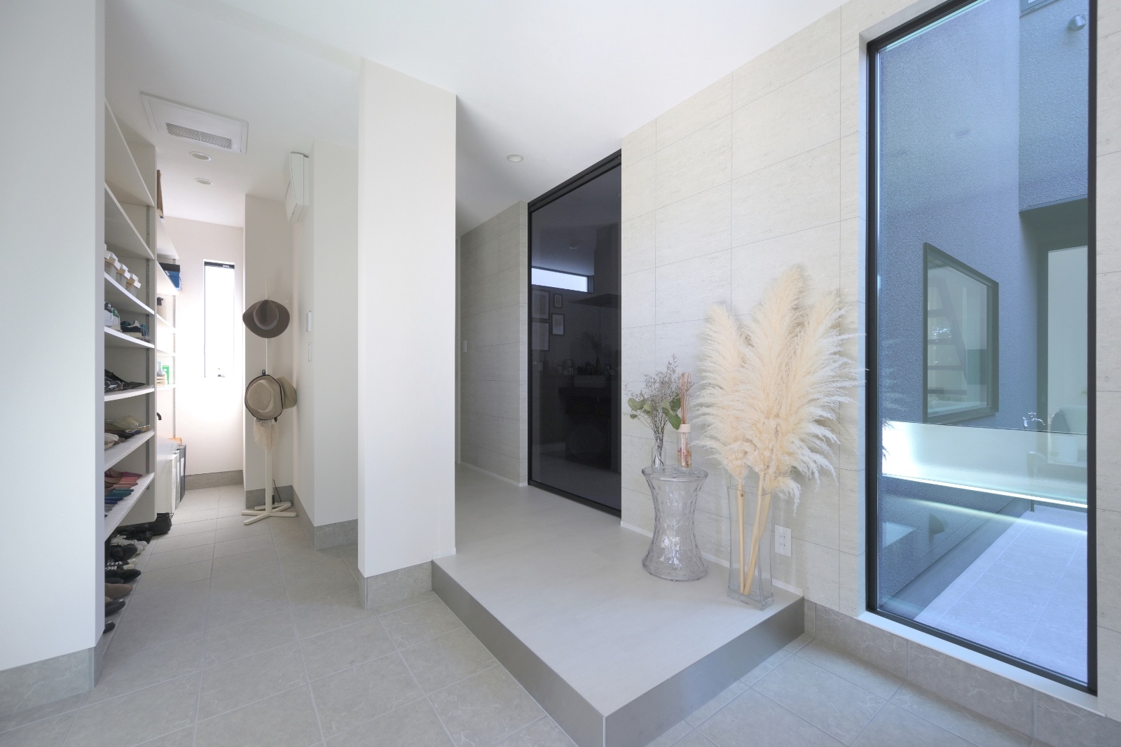 隠して魅せる家